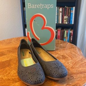 NIB BareTraps | Dark Jean Mariah Flat with Memory Foam ZL618